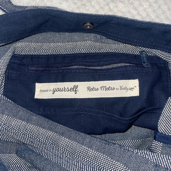 Thirty-One Retro Metro Crossbody Bag - Picture 3 of 3